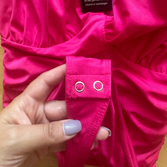 EXPRESS | Low Cut Bodysuit - Picture 5 of 8